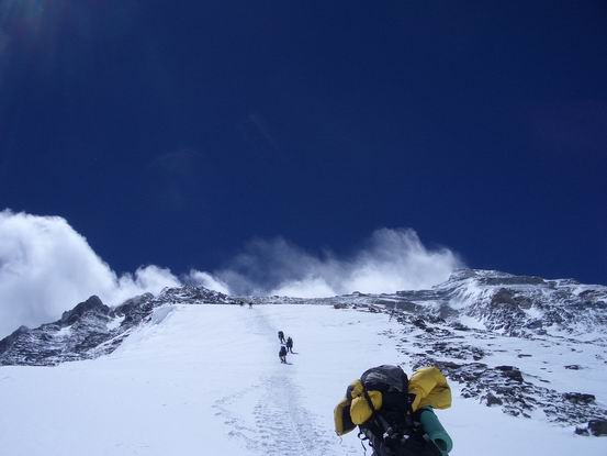 Експедицията “Еверест’2004” се движи към лагер 2