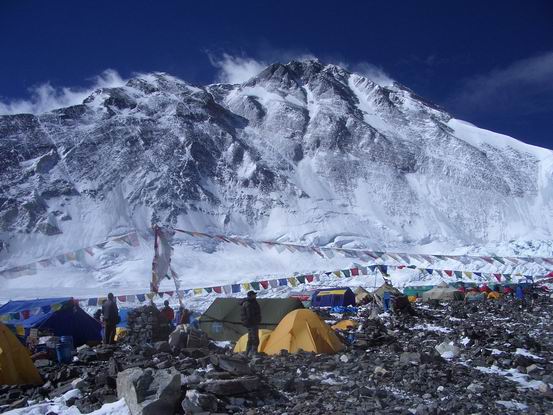 Експедиция "Еверест 2004" - изграждане на височинните лагери