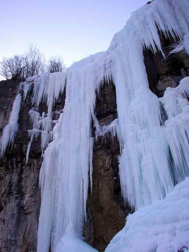 "Нов" водопад в района на Бов