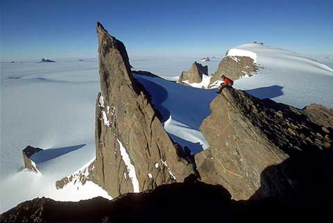 Премиерно соло в Антарктида