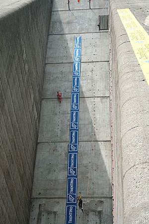 “Скорост” на язовирната стена в Даоне