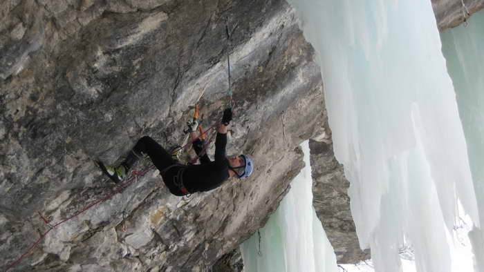 Кандерщег - меката на леденото катерене в Швейцария