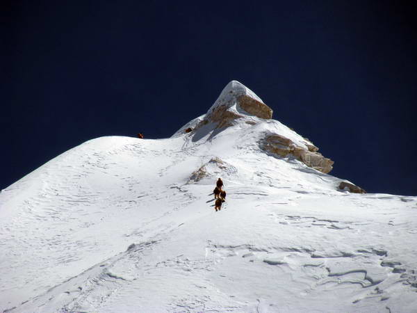 Трима българи към Манаслу