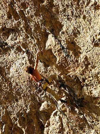 “Neanderthal” – трето 9b за Крис Шарма 