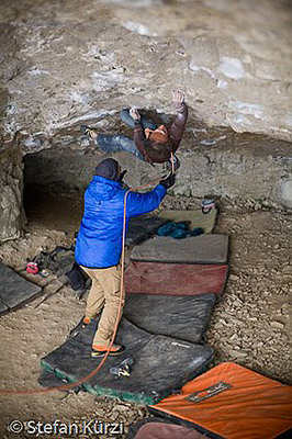 Фред Никол напомня за себе си