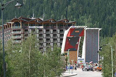 Първа “трудност” и победа за Рамон Хулиан и Шарлот