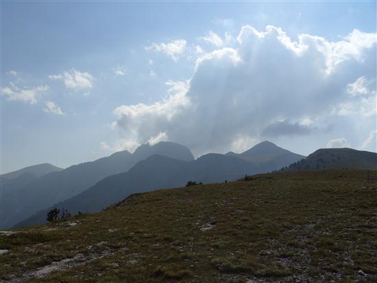 Със страх(опочитание) на трона на Зевс