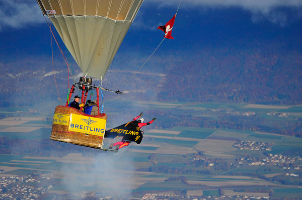 “Човека-ракета” летя над Швейцария