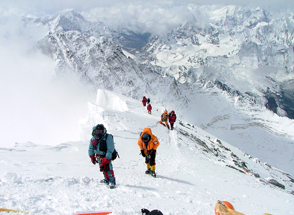 500 души на Еверест тази пролет