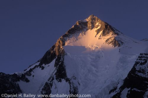 Първи осемхилядник в Каракорум този сезон