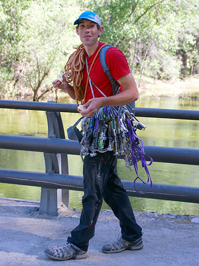 Алекс Хонълд изкатери (и) “Cobra Crack” (5.14b/ c)