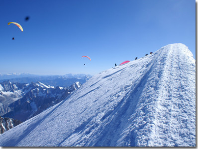 Парапланеристи на Монблан