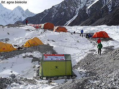 Австриец, швейцарец и пакистанец се смятат за изчезнали на Хидън пик