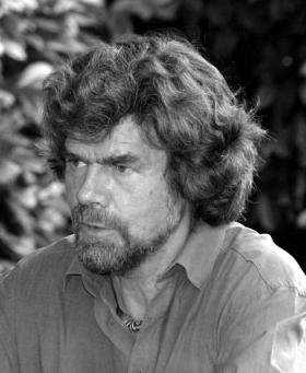 “Единствено желанието да направим нещо невъзможно ни прави истински живи”