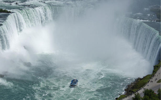 Slack lining над Ниагарския водопад