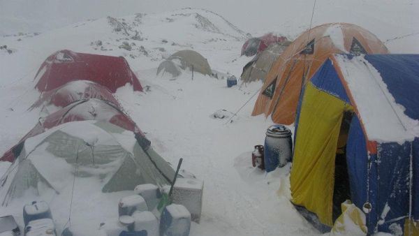 Северен Пакистан е парализиран от рекордни студове