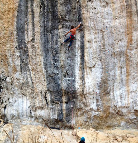 Крис Шарма повтори “La Dura Dura”