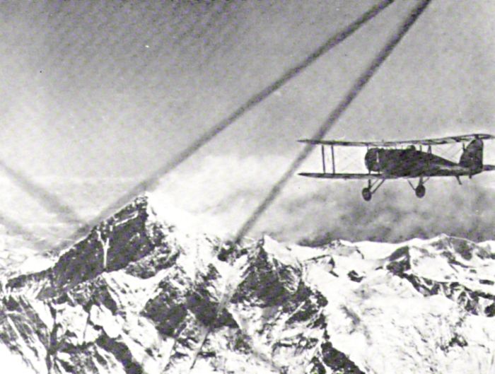 Внук повтори полетa на дядо си над Еверест