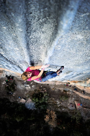 Дами обсаждат “Fish eye” (8c) в Олиана