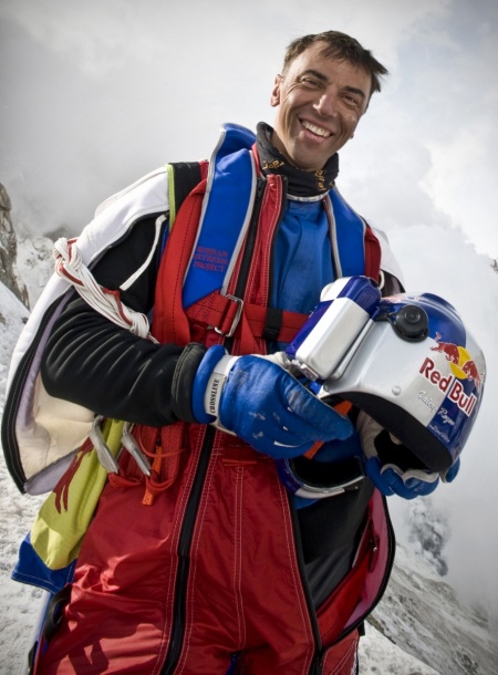 Рекорден B. A. S. E. jump от Еверест