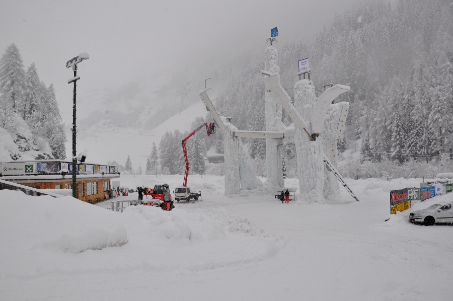 Двуметров сняг провали старта за Световната купа в Рабенщайн