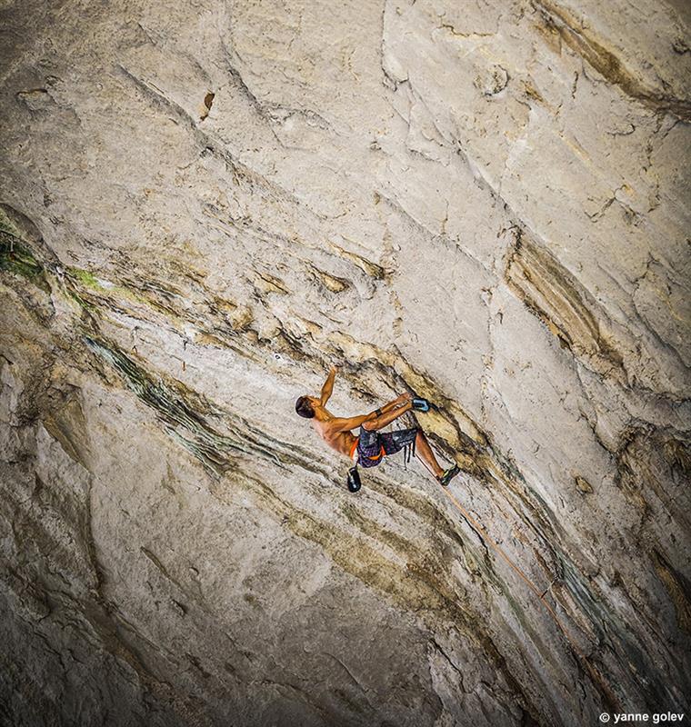 Напред и нагоре