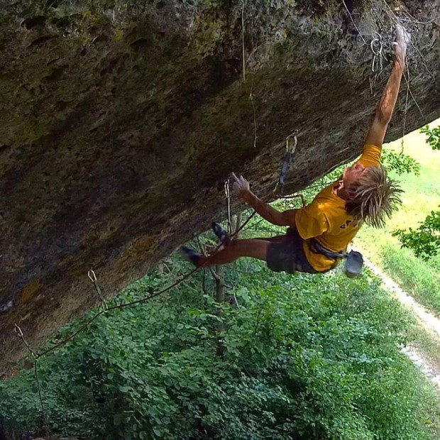 Алекс Мегос е по петите на Маркус Бок