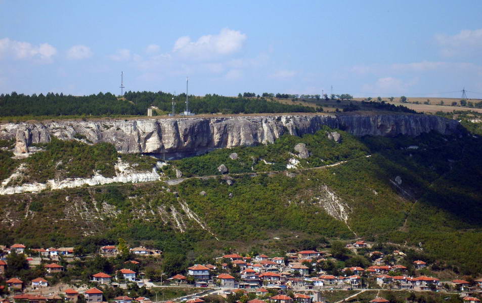 СК "Чудните скали" - становище относно "Ограничаване на катеренето в Провадия"*