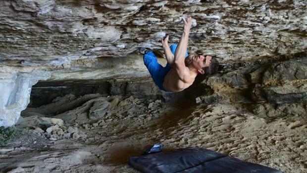 Алберто Рокасолано повтори “Catalan Witness the Fitness” (8C) на Крис Шарма