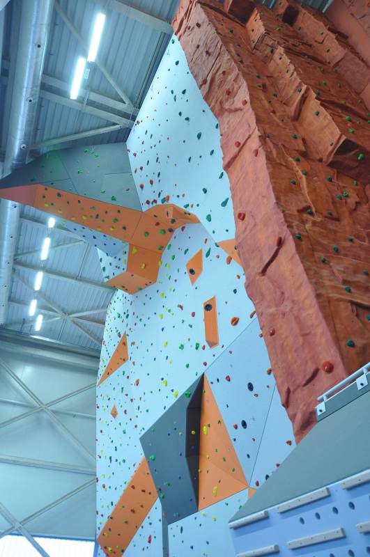 Смъртен случай на изкуствена катерачна стена