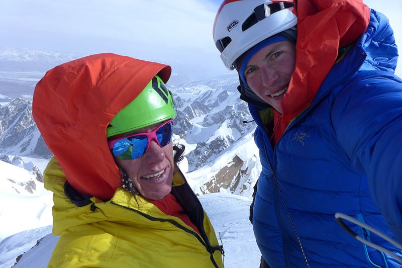 Комбинация от “No siesta” и “Bonatti-Vaucher” на Гранд Жорас за Инес Паперт и Лука Линдич