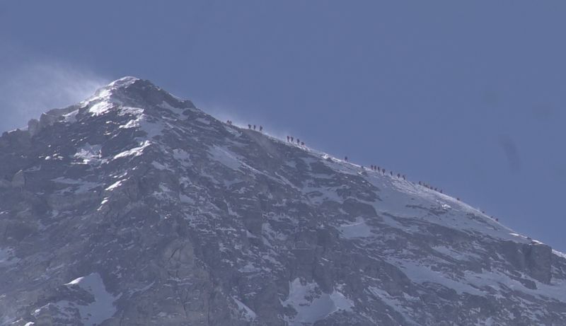 Циркът “Еверест” – протести, опашки, глоба и смърт