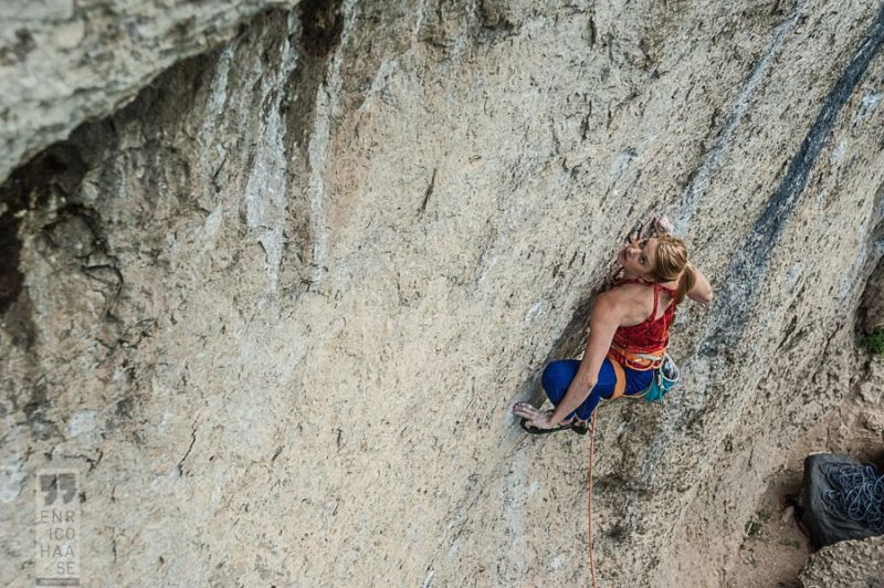 Лена Херман на покрива на Франкенюра – “Roof Warrior” (8c)