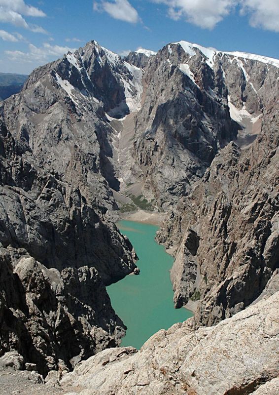 Пещерняци от Киргизия, Ливан и Франция реализират много сериозен проект в Тян-Шан