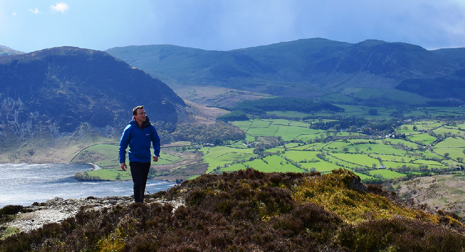 1600 км и сумарна денивелация, надвишаваща 5 пъти Еверест, по 446-те върха на Англия и Уелс