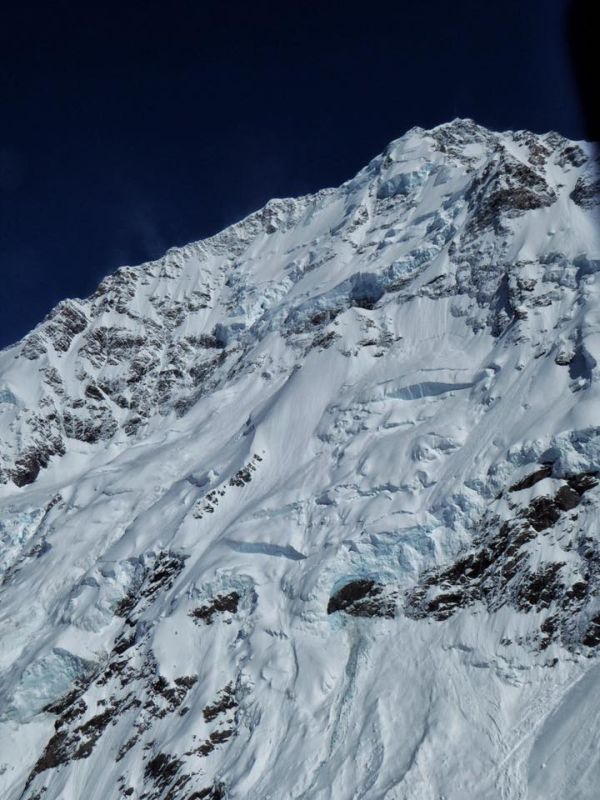 Първо спускане със ски по стената Керълайн на Маунт Кук