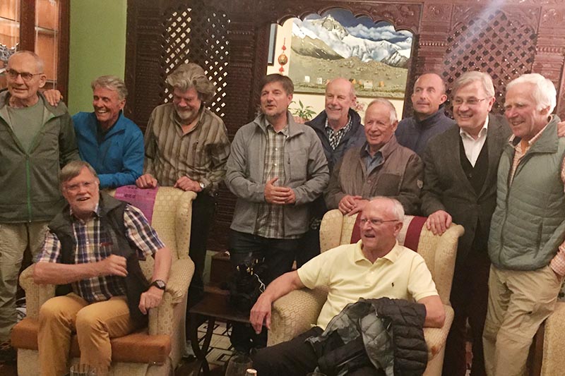 Юбилейна среща в Непал 40 години след първото безкислородно изкачване на Еверест