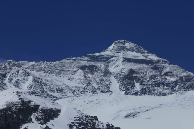Първо за сезона изкачване на Еверест и от север