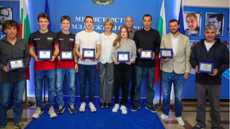 ММС награди Алекс, Ники, Слав и Боян за последните им постижения в състезателното катерене