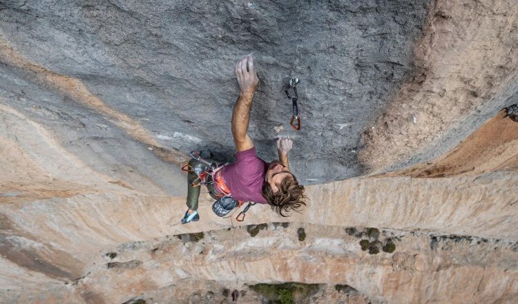 Крис Шарма с FA на 9b+