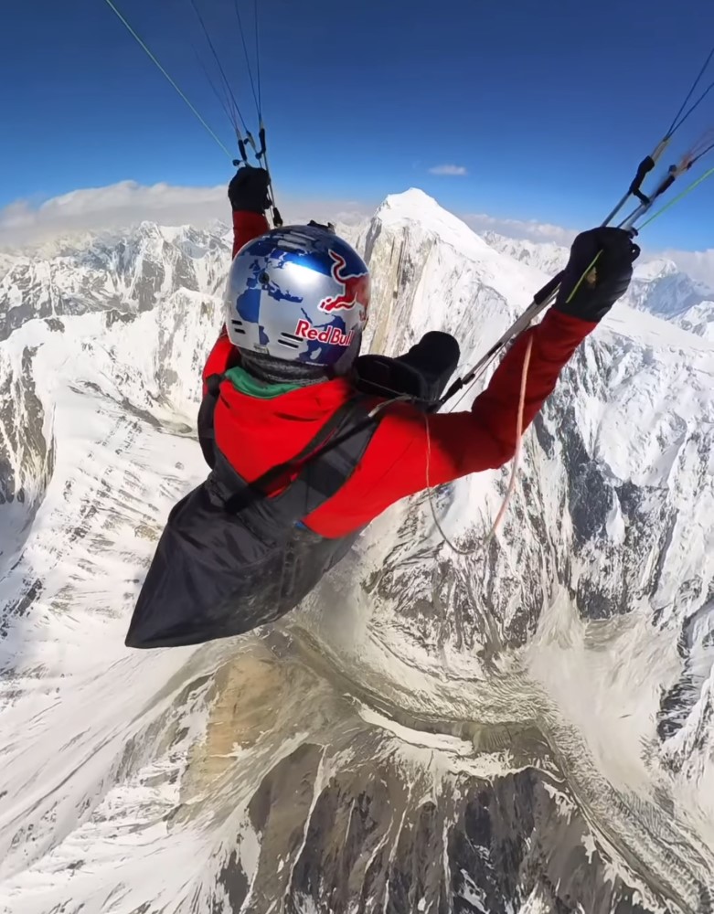 Весо Овчаров прелетя над Спантик