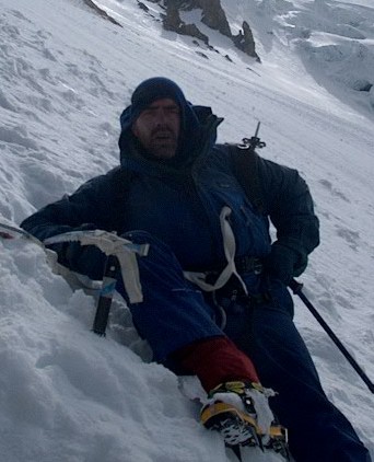 Почина Михаил Кръстев