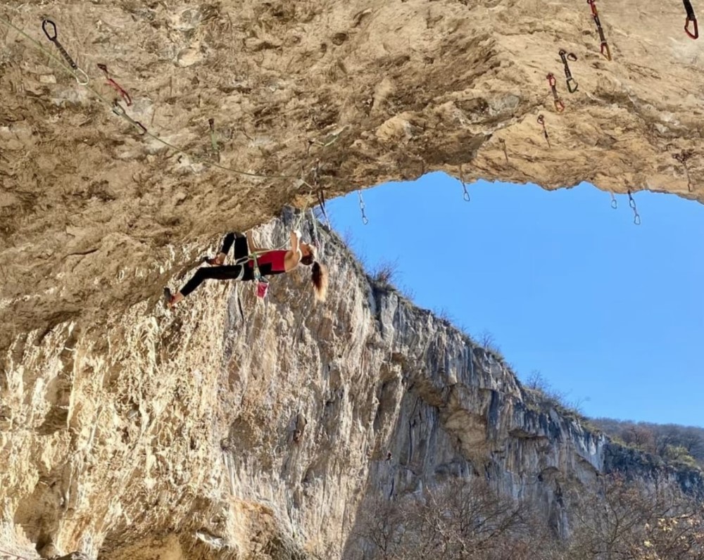 Лаура Рогора с три маршрута 9a за една седмица